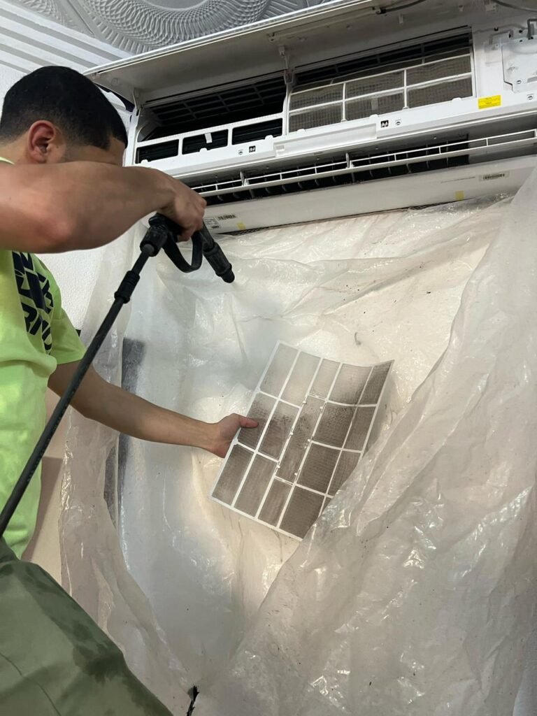 شركة تنظيف مكيفات بالرياض كلين ماكس 0553322856